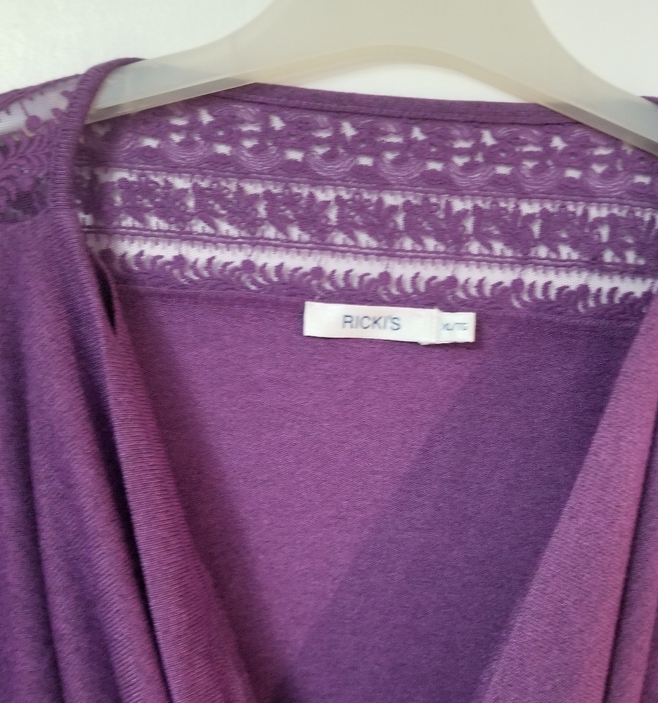 SWEATER / CARDIGAN - Picture 9 of 9